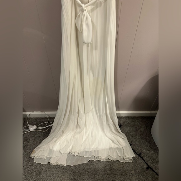 Gorgeous white sress floor length, size 10, bisou bisou - Picture 2 of 7